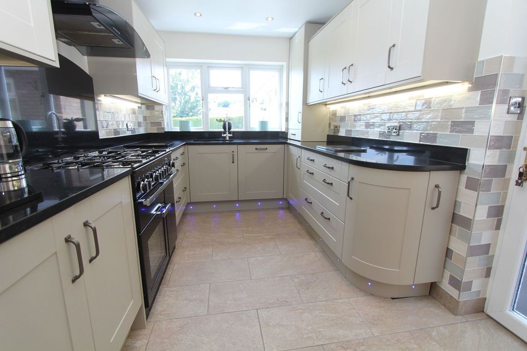 Property photo 3 of 31