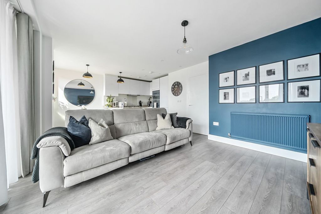 Property photo 1 of 18 Reception