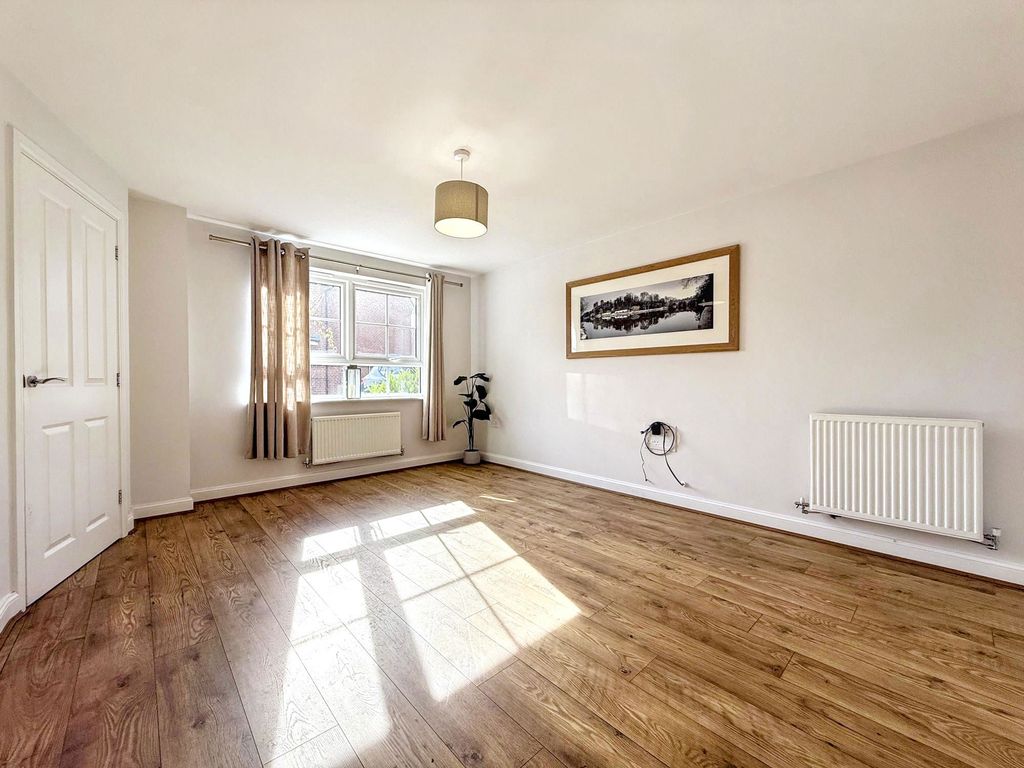 Property photo 2 of 23