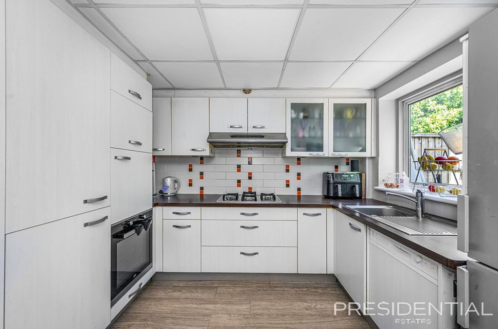 Property photo 2 of 22