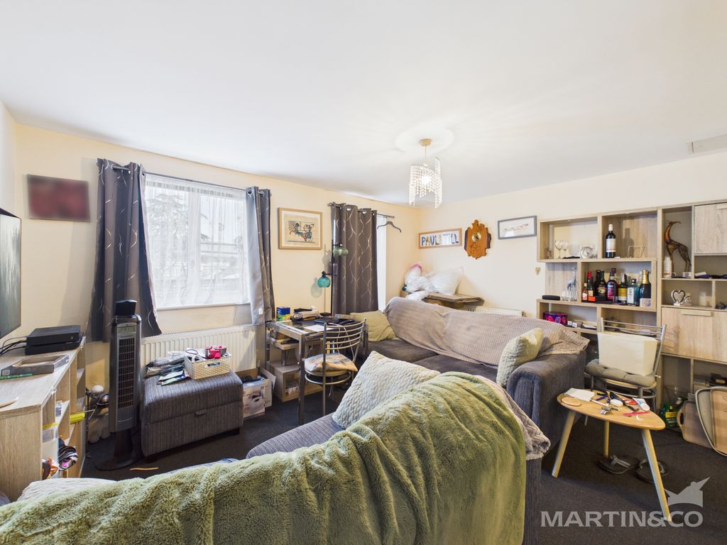 Property photo 2 of 8
