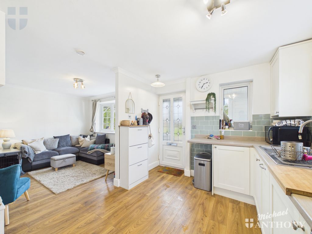 Property photo 2 of 9 Cam03218G0-Pr0955-Still010