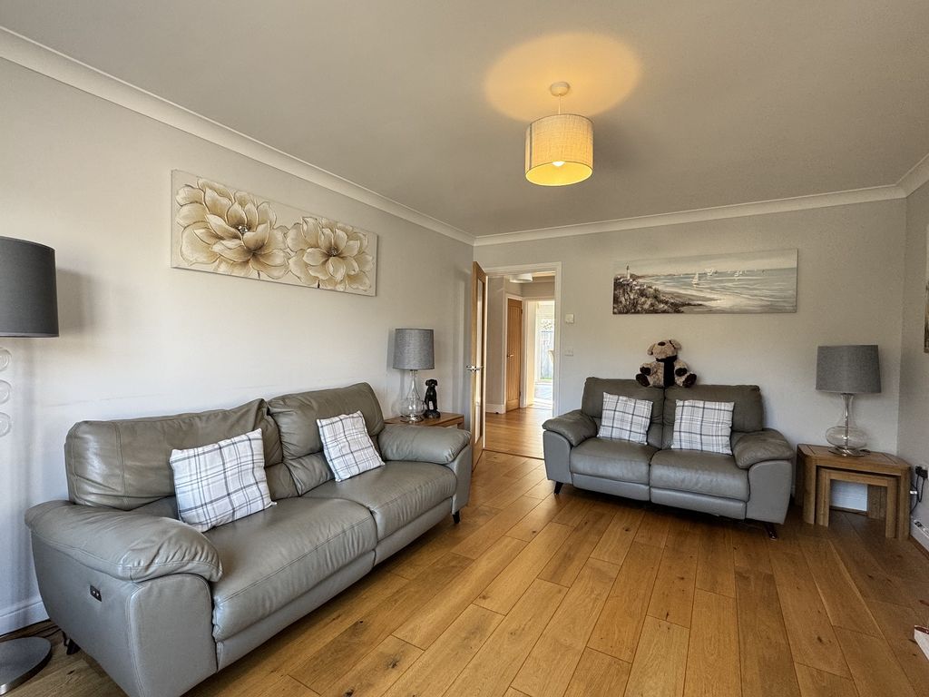 Property photo 3 of 21 Lounge