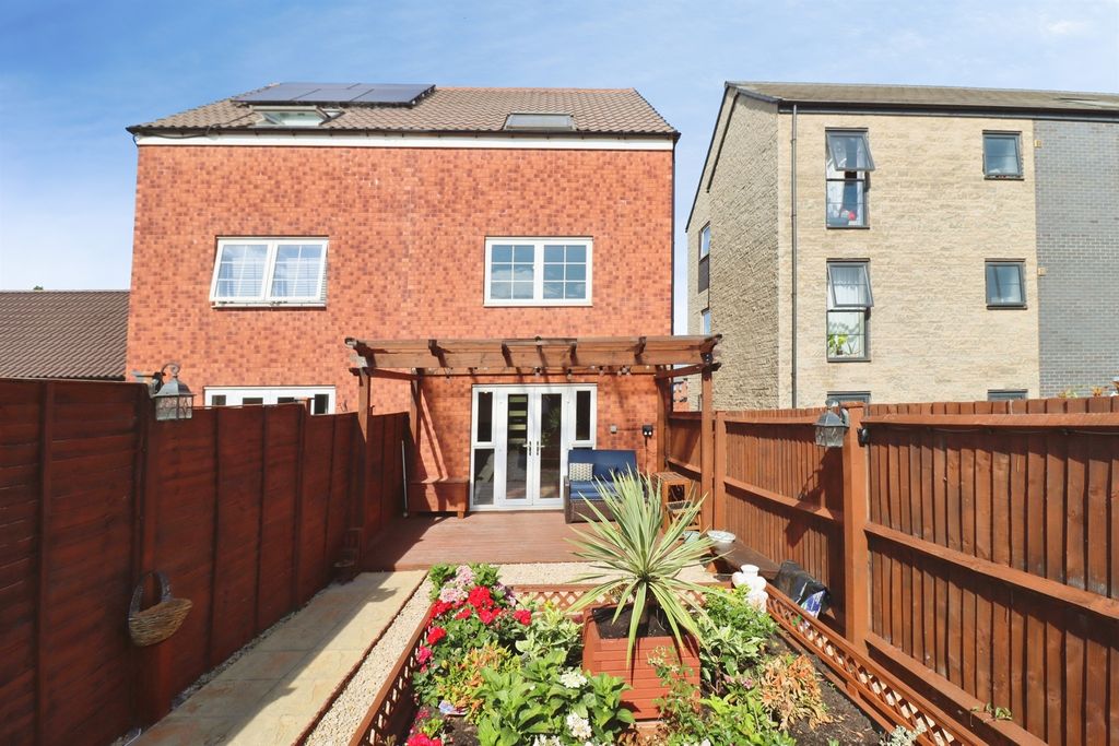 Property photo 2 of 11