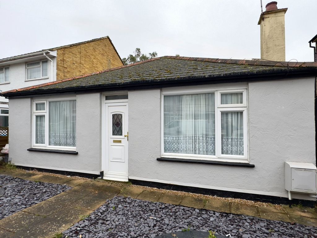 Property photo 2 of 27