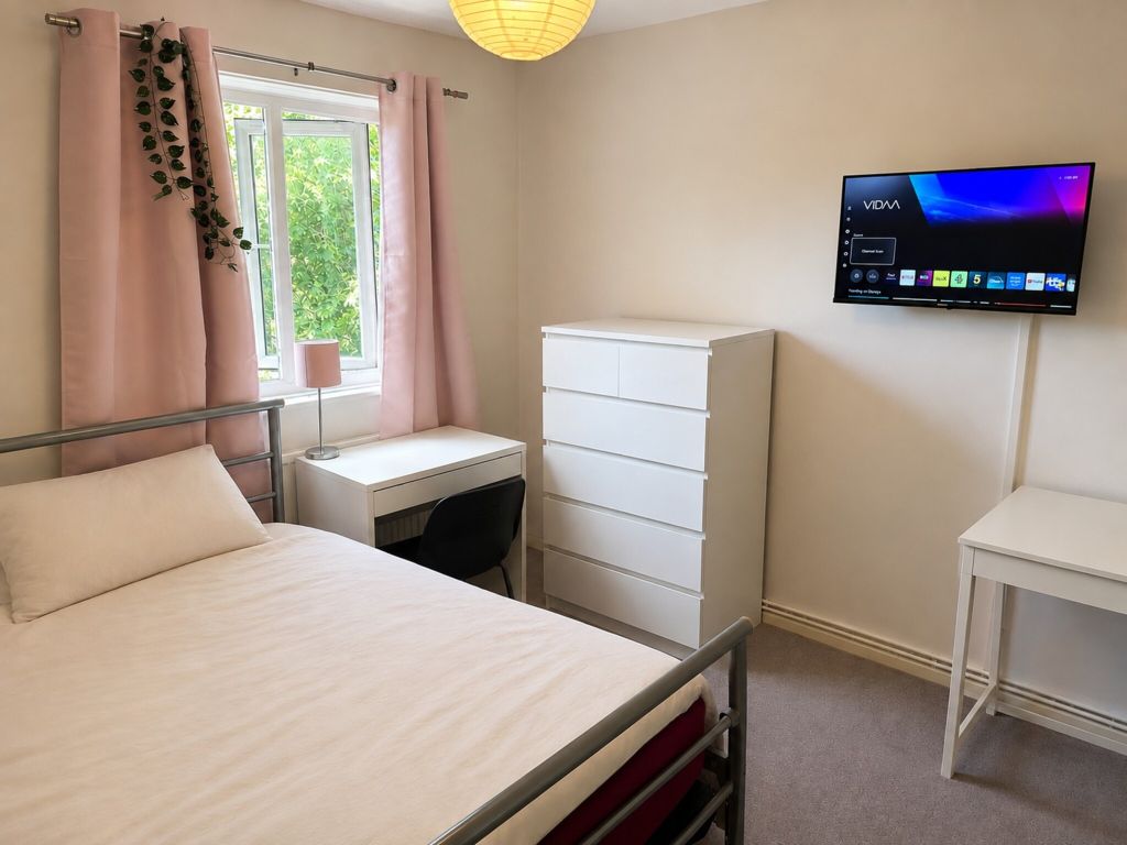 Property photo 1 of 11 Bedroom