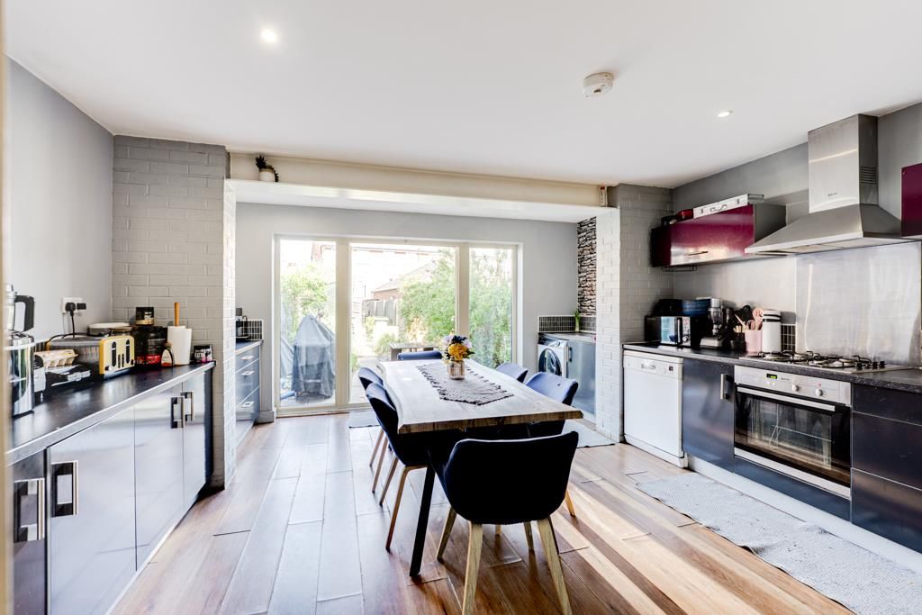 Property photo 3 of 28 5 Outfield Close, Great Oakley-10.Jpg