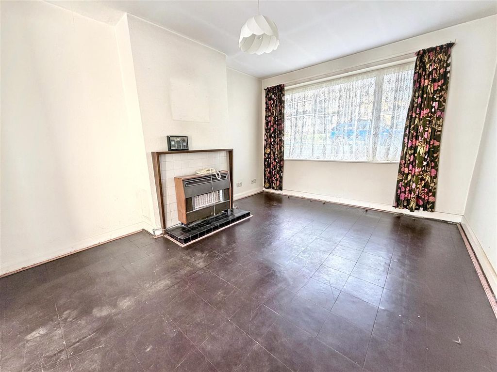 Property photo 2 of 11 Lounge