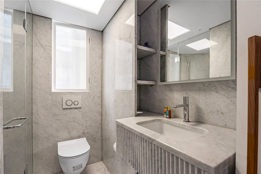 Property photo 3 of 15 Bathroom