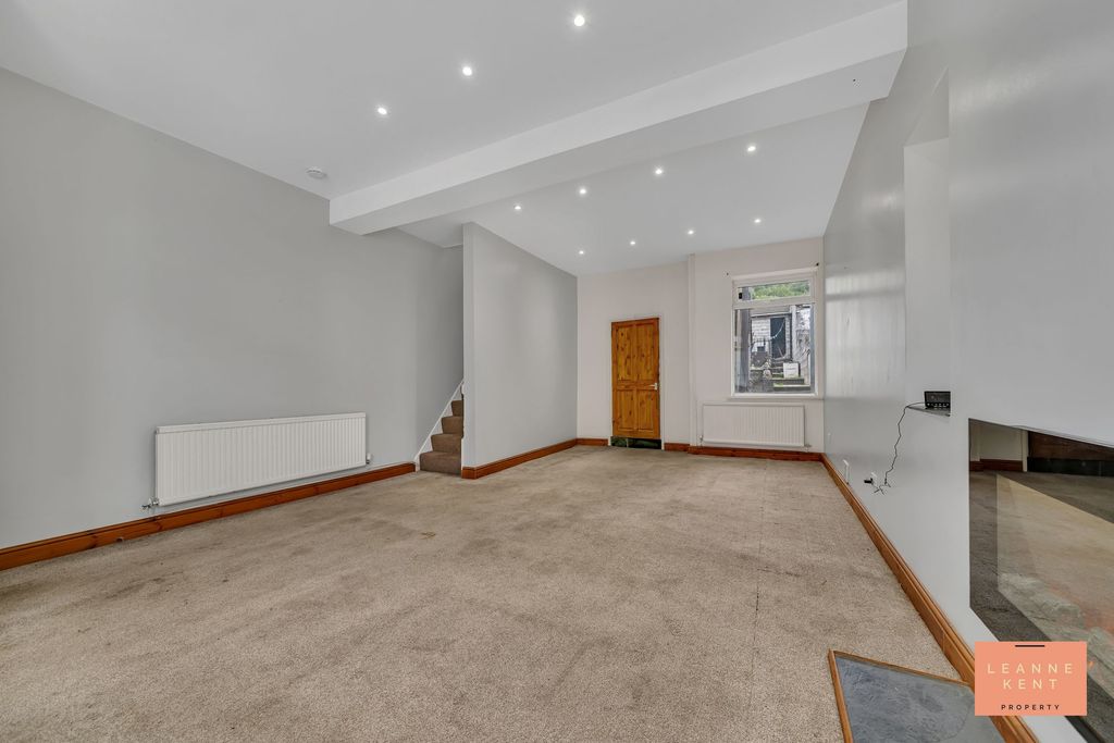 Property photo 2 of 27