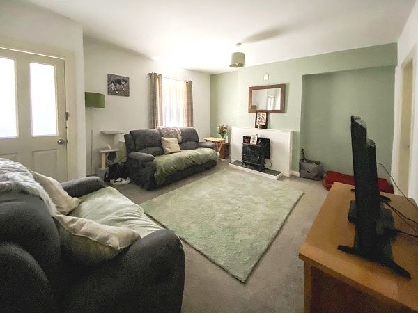 Property photo 3 of 9 Lounge