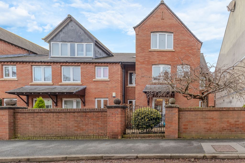 Property photo 1 of 10 Front