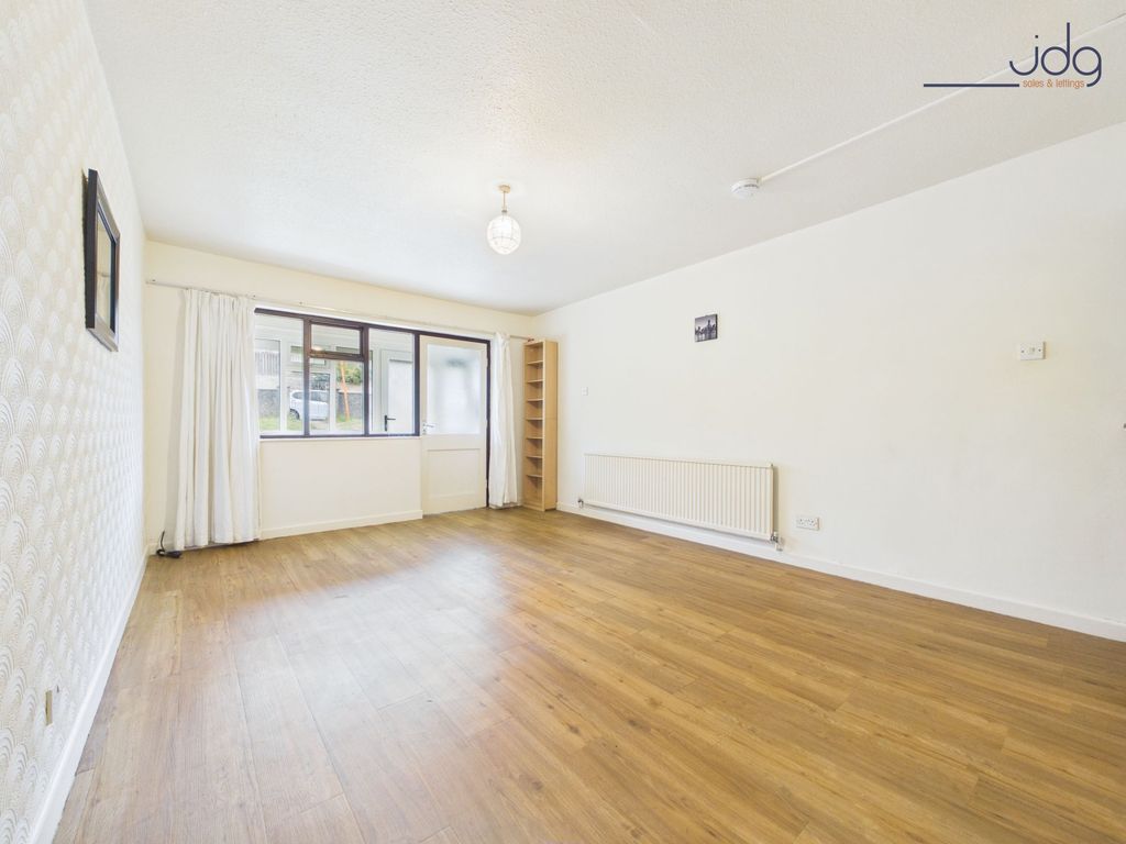 Property photo 3 of 14 Living Room