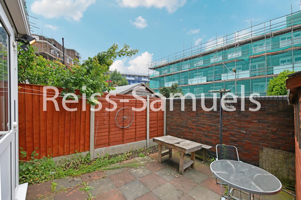 Property photo 3 of 33