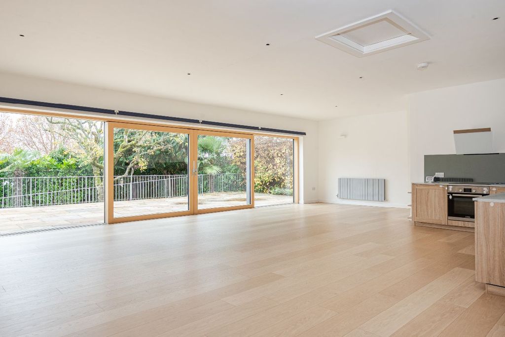 Property photo 3 of 35