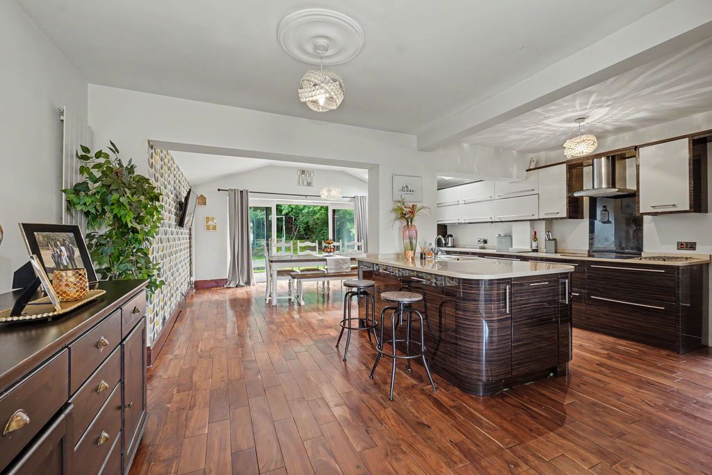 Property photo 3 of 25 Kitchen