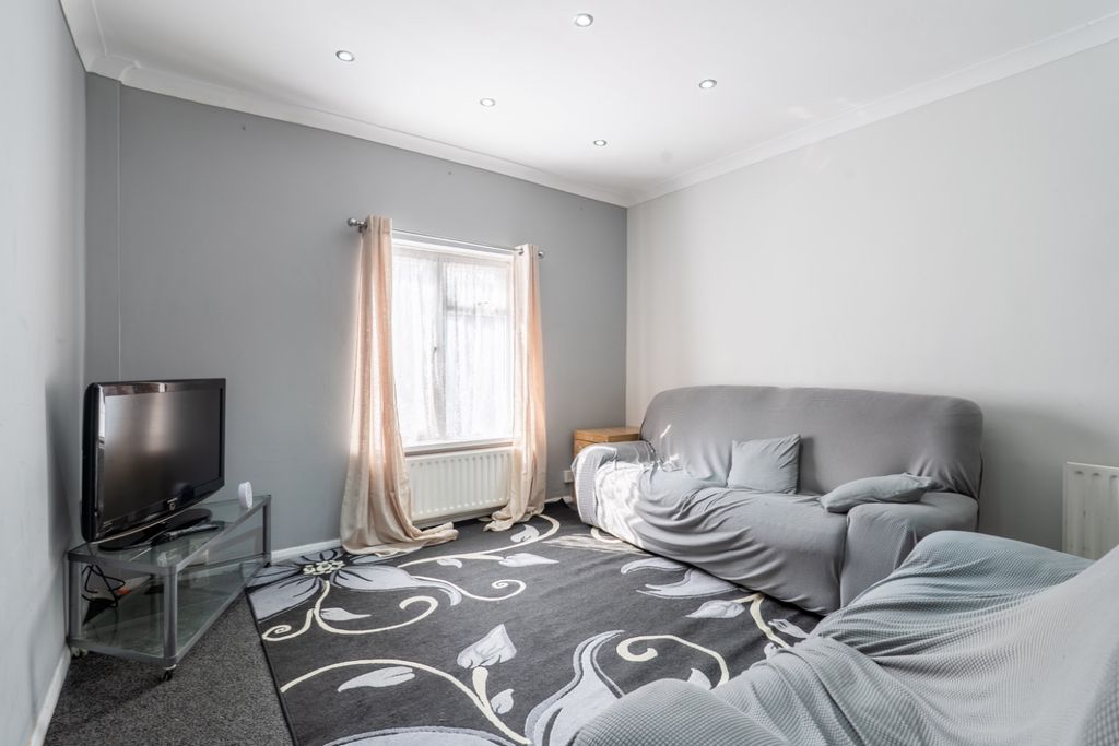 Property photo 3 of 18 5143922