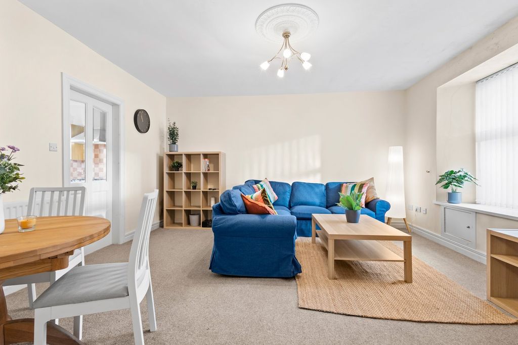 Property photo 2 of 25