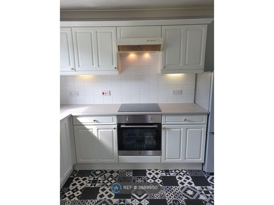 Property photo 2 of 8 Kitchen