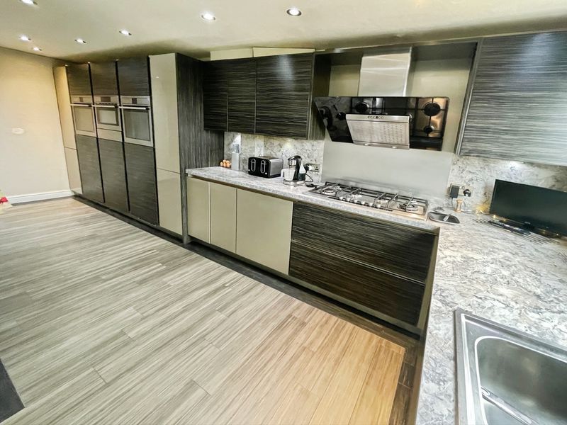 Property photo 3 of 20 Kitchen