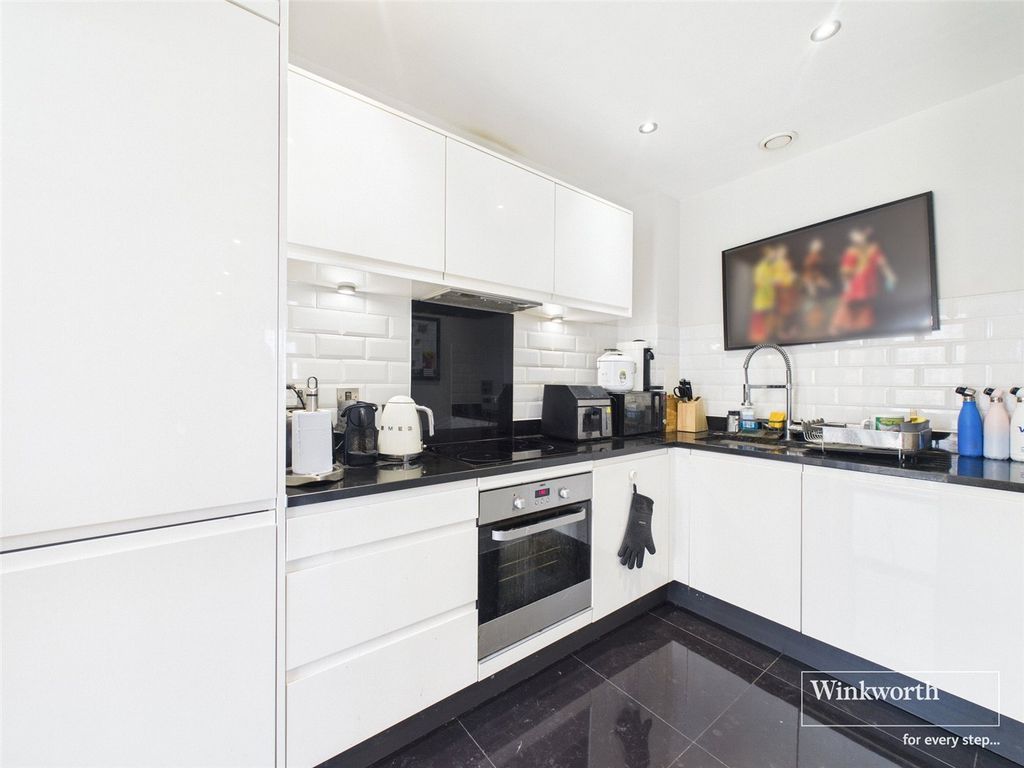 Property photo 2 of 11 Kitchen