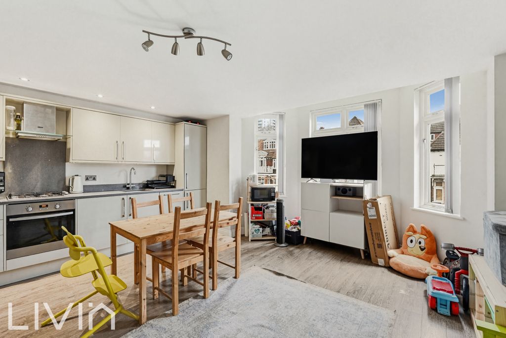 Property photo 3 of 9 Chatsworth Road,53,6 -7-2