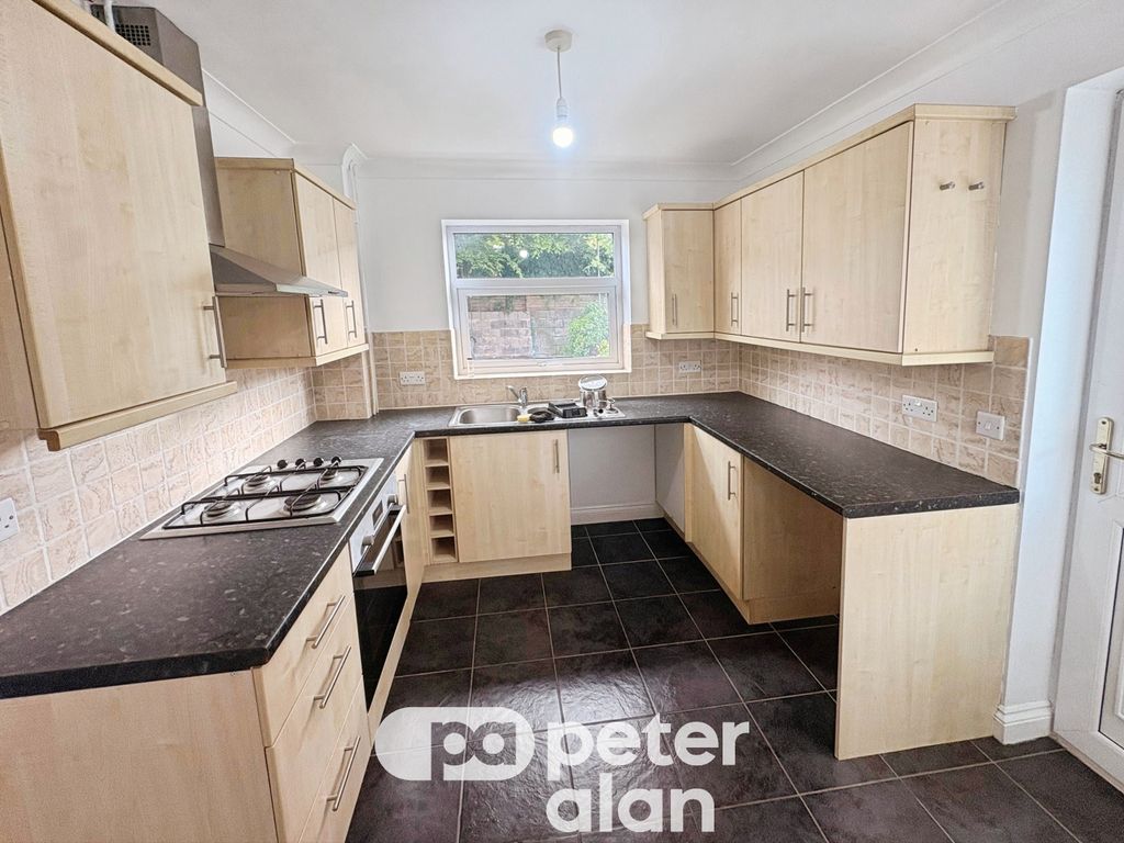Property photo 2 of 9 Kitchen
