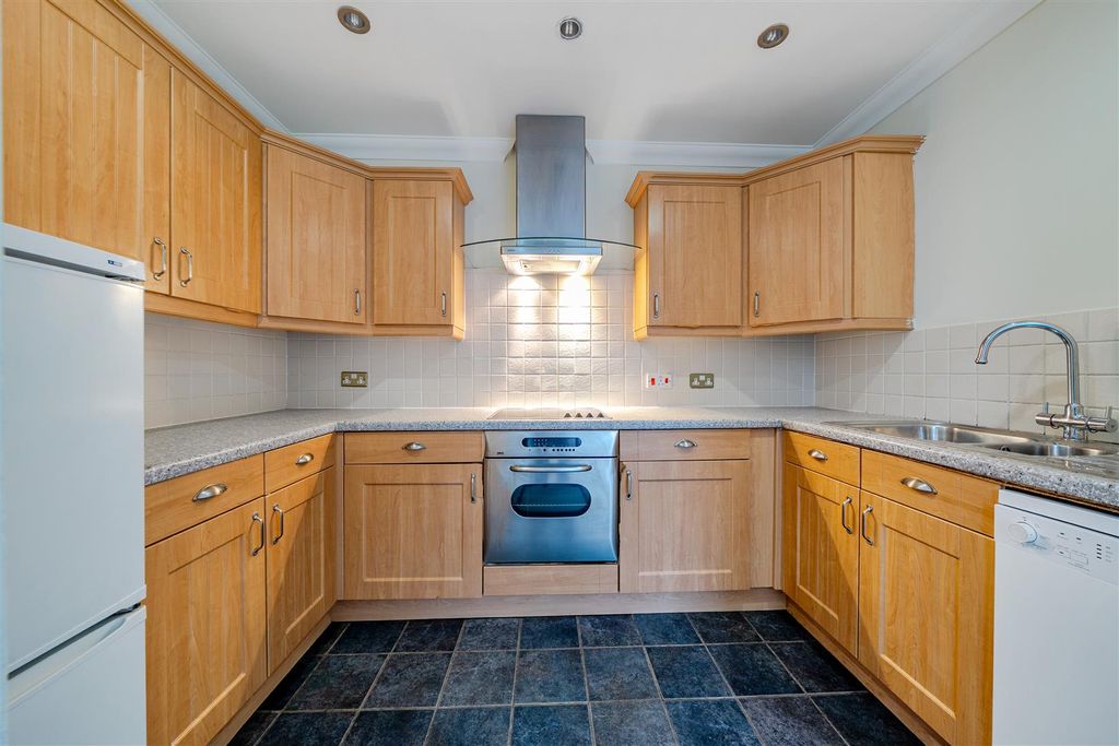 Property photo 3 of 20 Kitchen