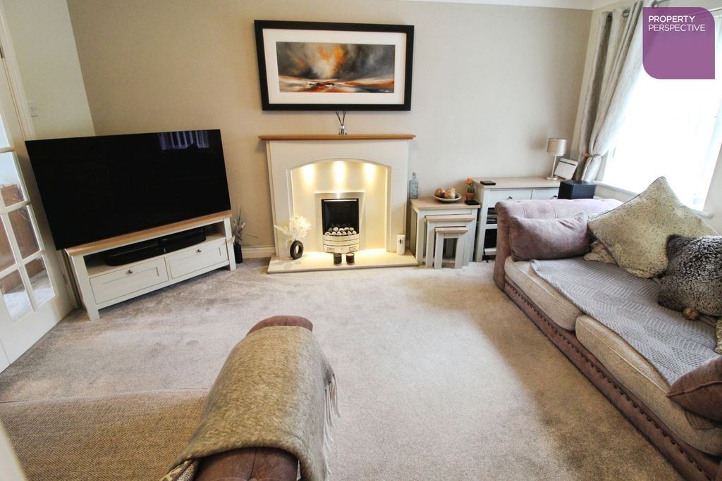 Property photo 2 of 16 Lounge