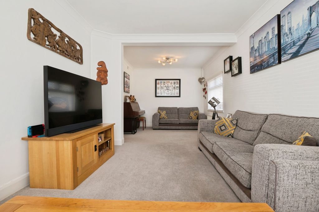 Property photo 3 of 17 Photo