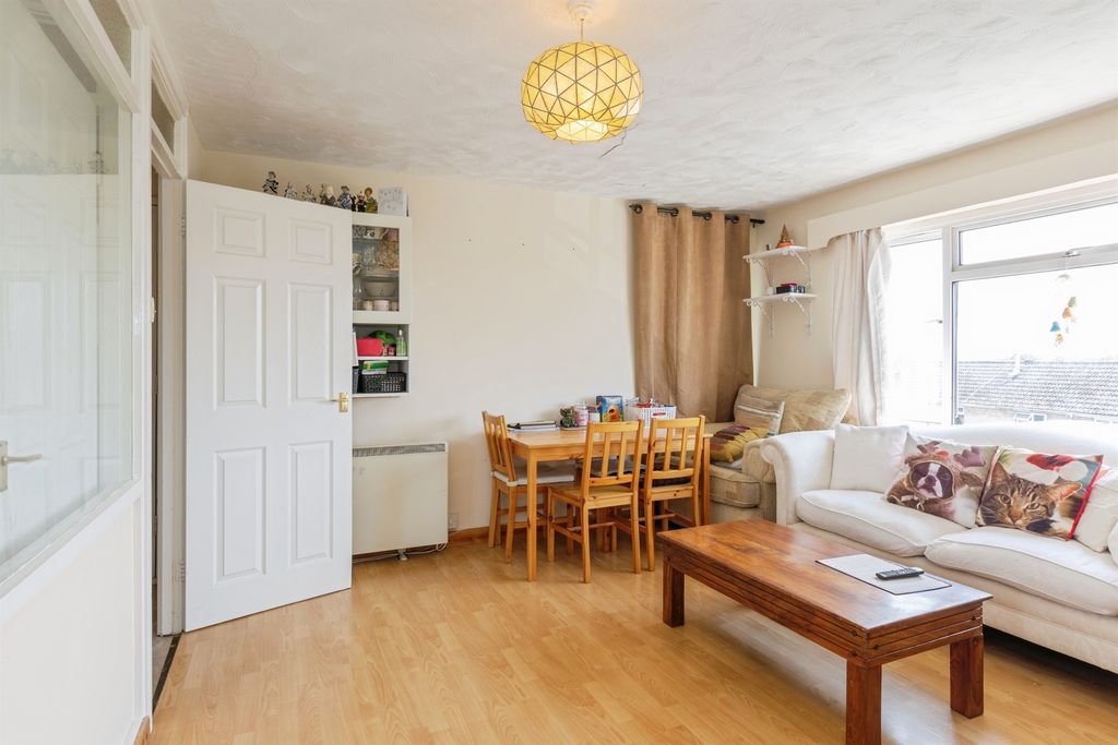 Property photo 3 of 11