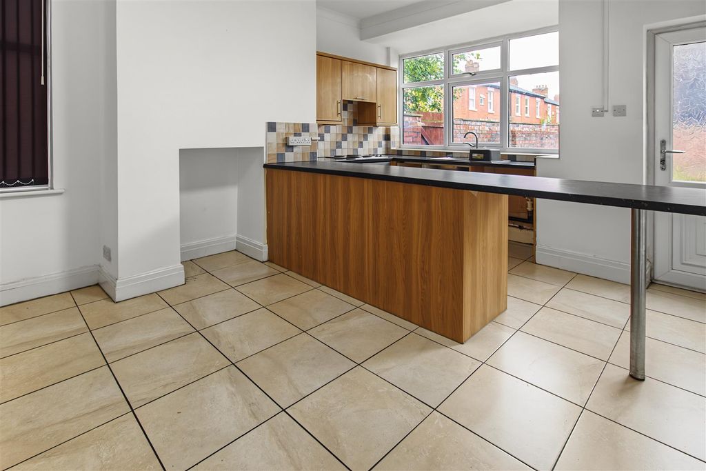 Property photo 3 of 9 Kitchen