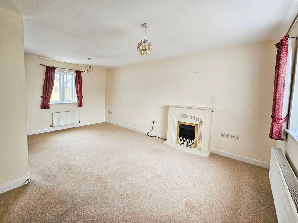 Property photo 3 of 11 3 - Picture No. 06