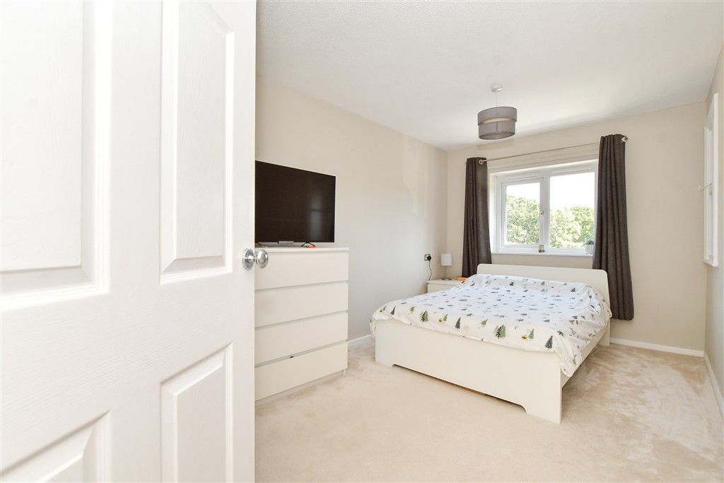 Property photo 2 of 5 Bedroom