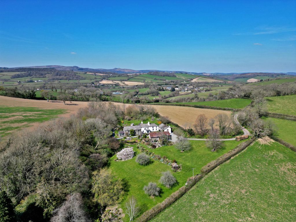 Property photo 2 of 33 Image