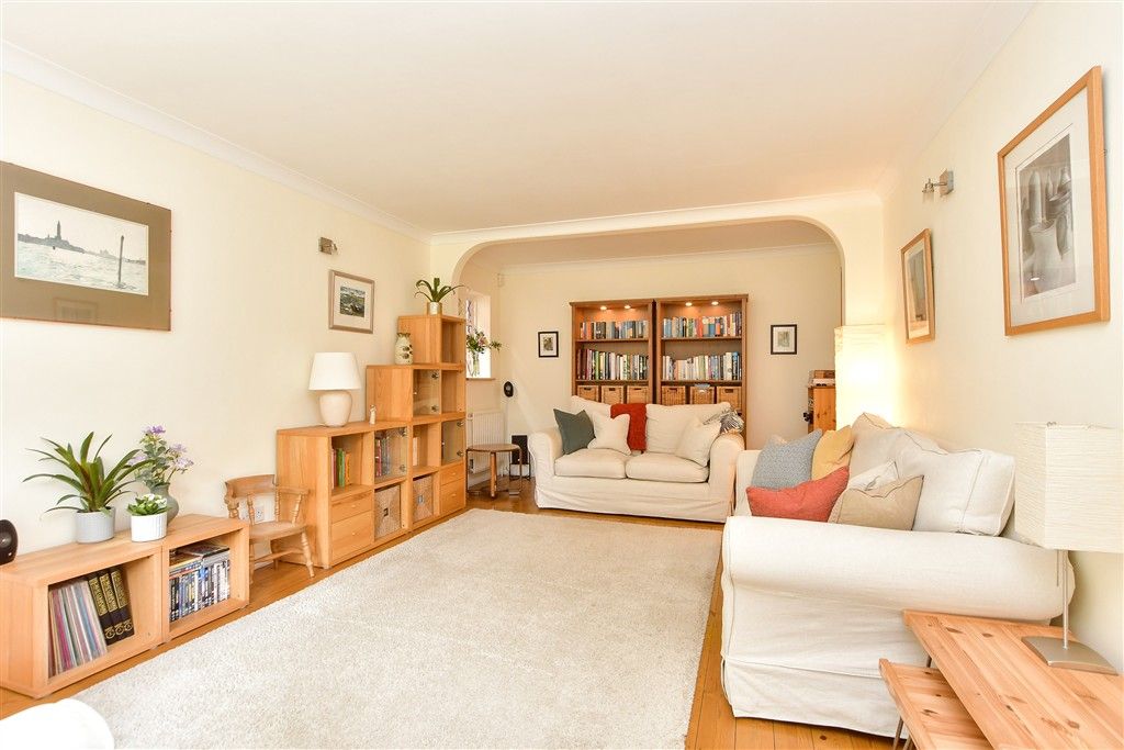 Property photo 1 of 21 Lounge