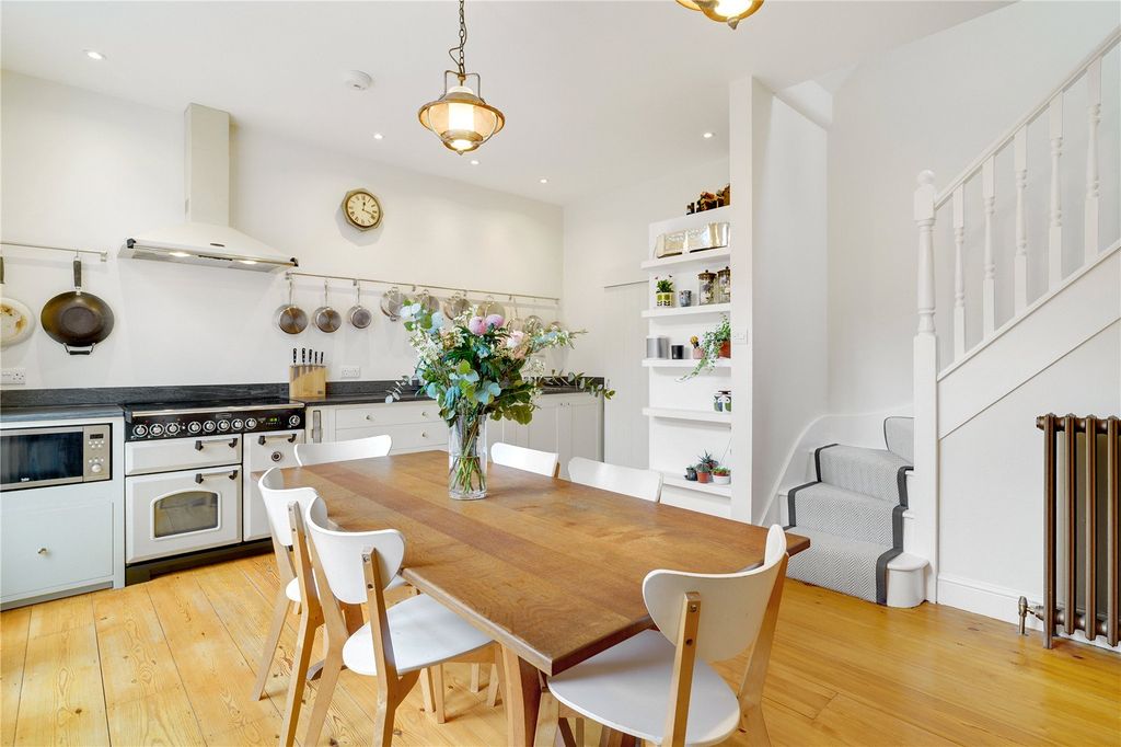 Property photo 2 of 16 Picture No. 18