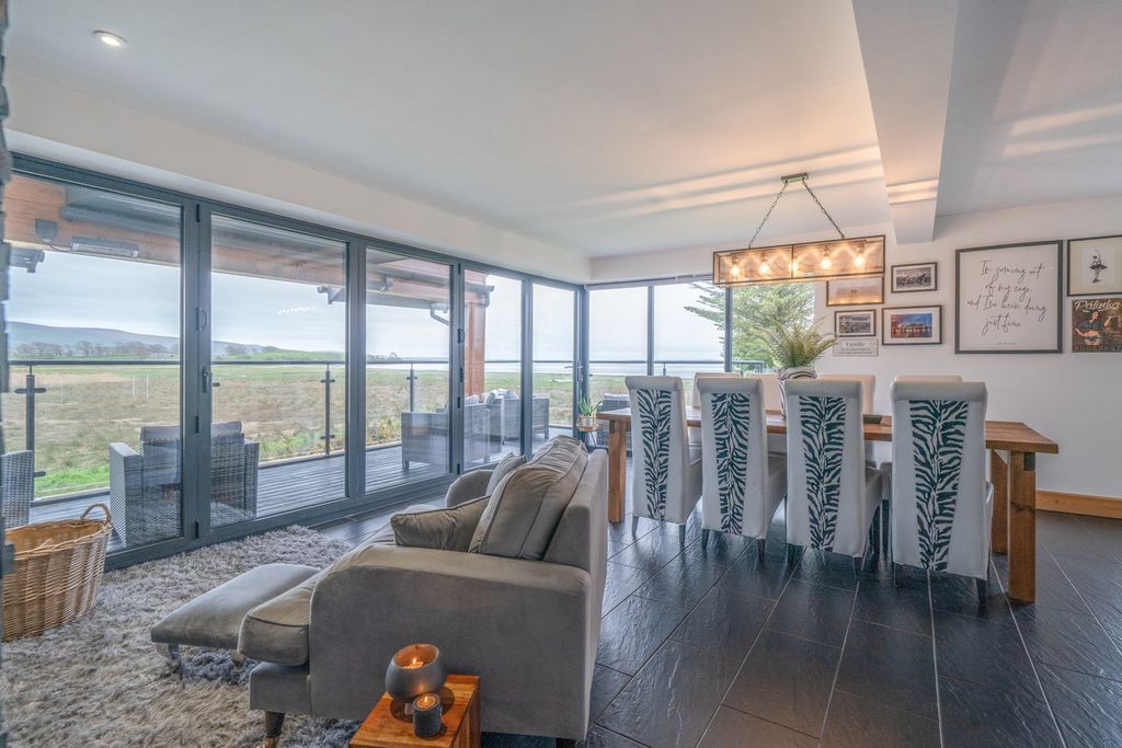 Property photo 3 of 43