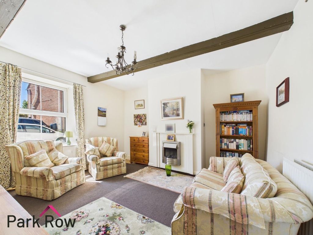 Property photo 2 of 18 Lounge