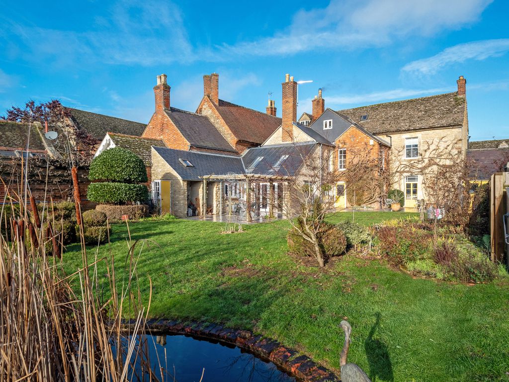 Property photo 2 of 45