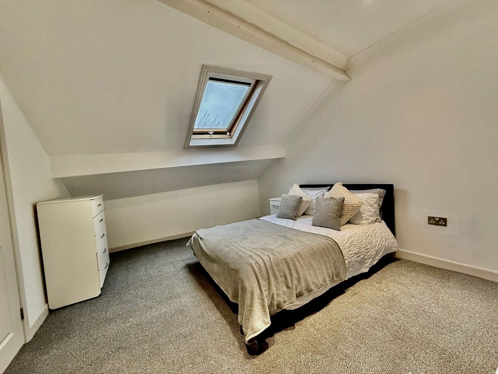 Property photo 1 of 25 6 Bed Shared House - Sheffield Road, Barnsley S70