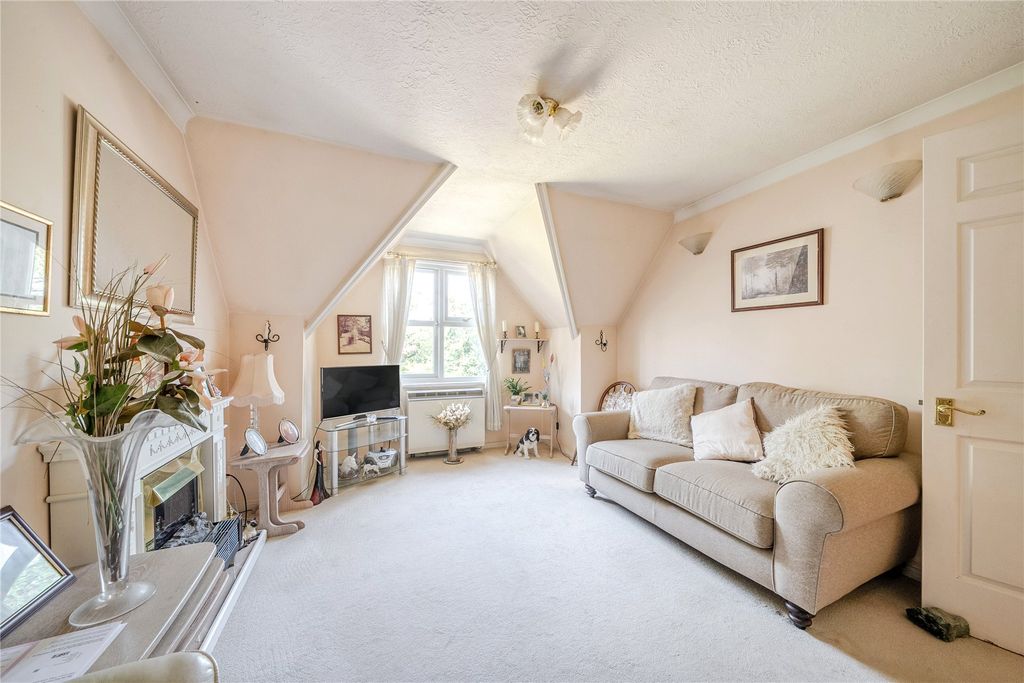 Property photo 2 of 14 Picture No. 11
