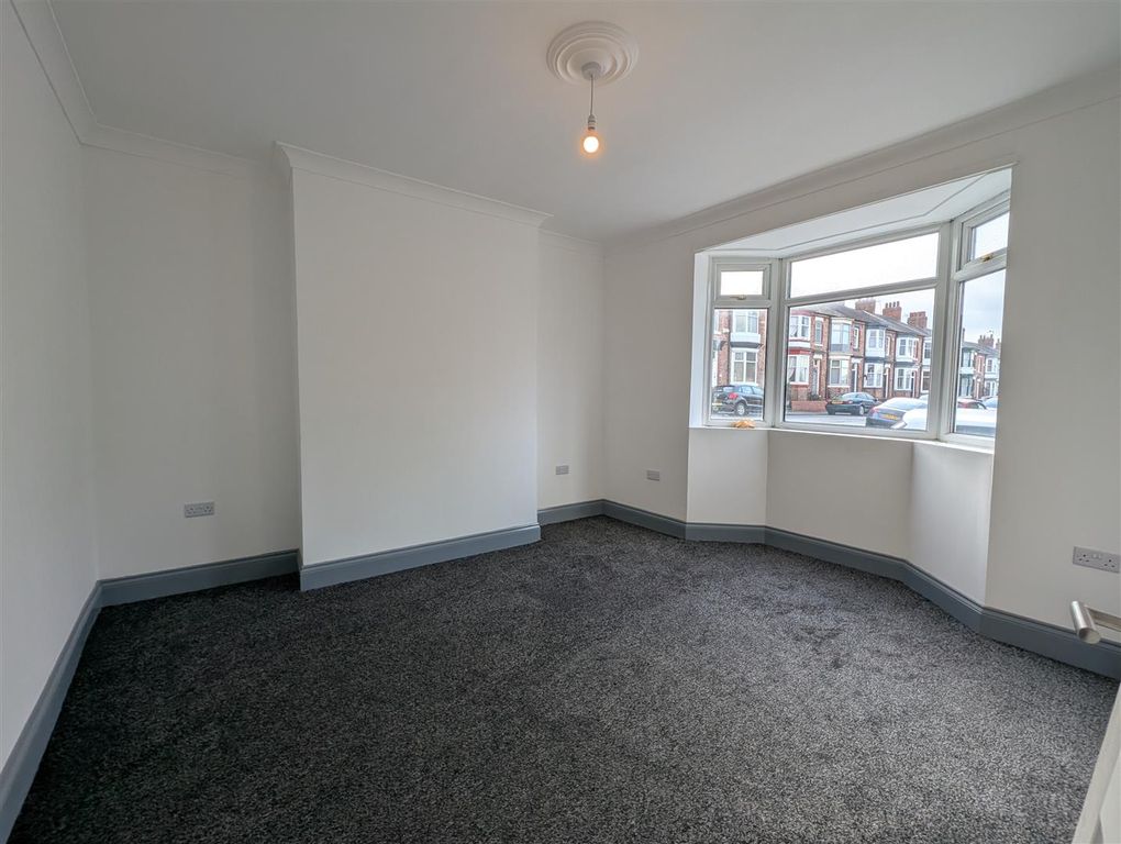 Property photo 2 of 10 Lounge