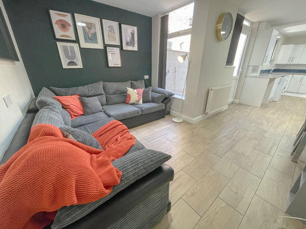 Property photo 1 of 12 65 Albert Edward(9)