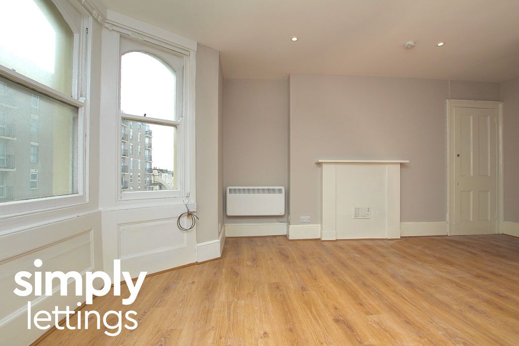 Property photo 3 of 6 Photo 6