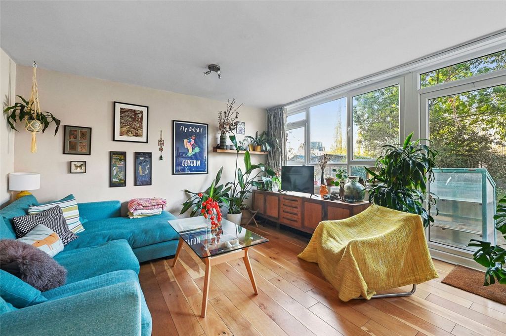 Property photo 1 of 15 Pollard Street E2