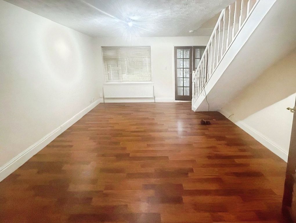 Property photo 3 of 9 Lounge