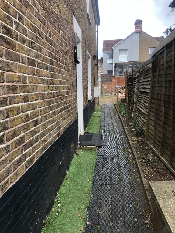 Property photo 2 of 6