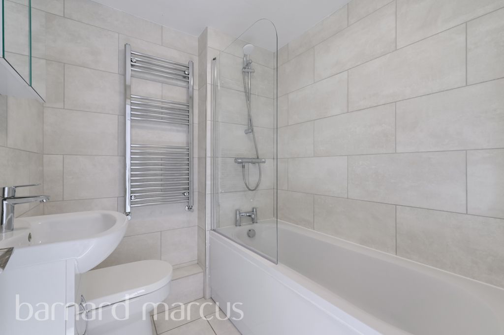 Property photo 2 of 8 Bathroom