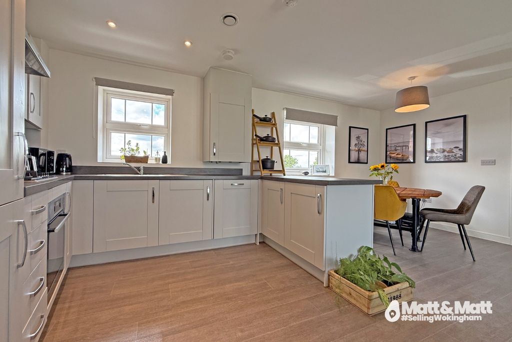 Property photo 3 of 8 5215747